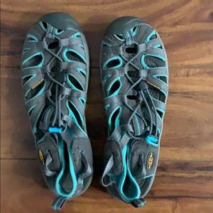 Gray women’s Keen’s